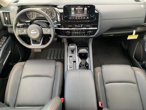 New 2025 Nissan Pathfinder SL image 11