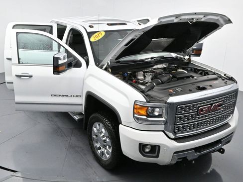 Used 2019 GMC Sierra 2500 Denali w/ Duramax Plus Package AWD/4WD image 42