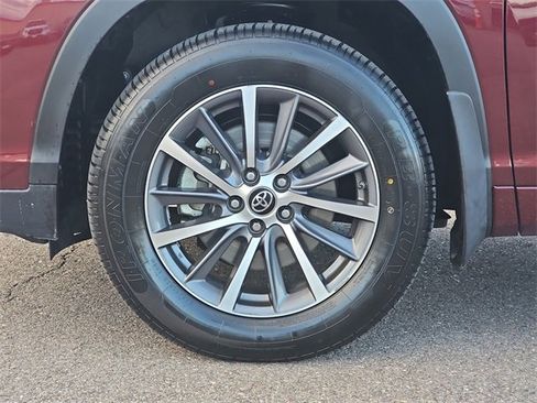 Used 2018 Toyota Highlander XLE w/ Carpet Mat Package (TMS) image 20