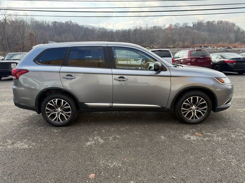 Used 2017 Mitsubishi Outlander ES image 4