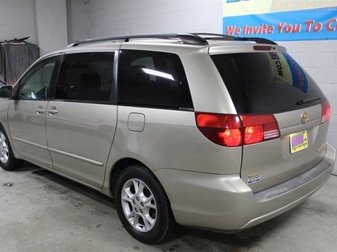 Used 2005 Toyota Sienna XLE image 25