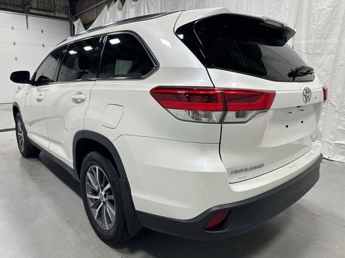 Used 2019 Toyota Highlander XLE AWD/4WD image 5