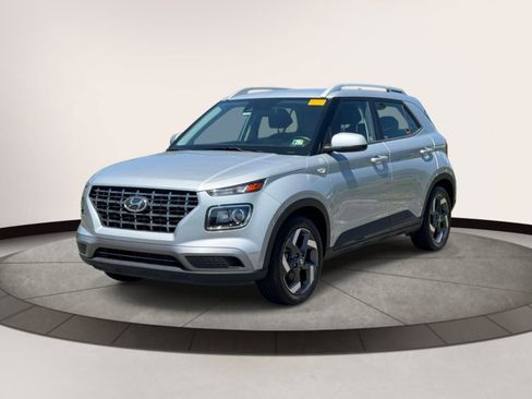 Used 2021 Hyundai Venue SEL FWD image 2