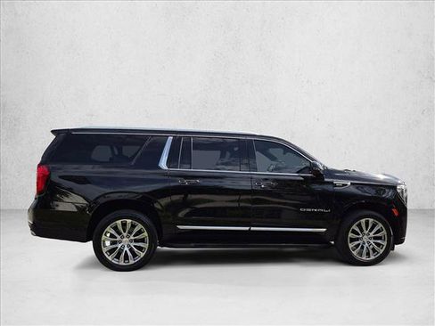 Used 2023 GMC Yukon XL Denali AWD/4WD image 4