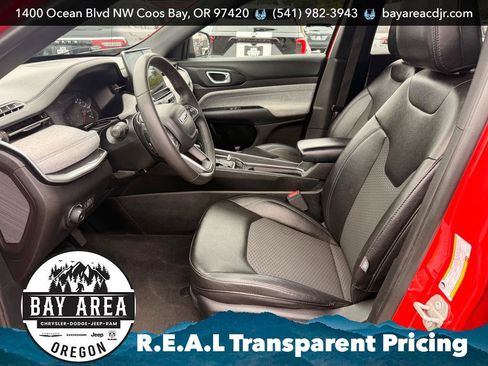 Used 2024 Jeep Compass Latitude AWD/4WD image 13