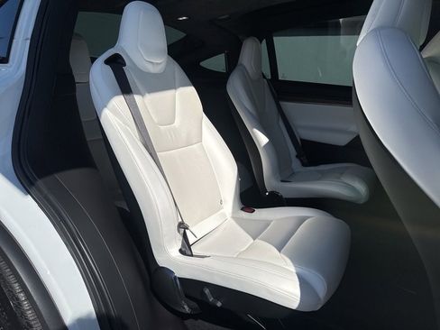 Used 2022 Tesla Model X image 34