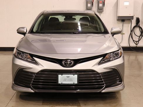 Used 2022 Toyota Camry LE image 8