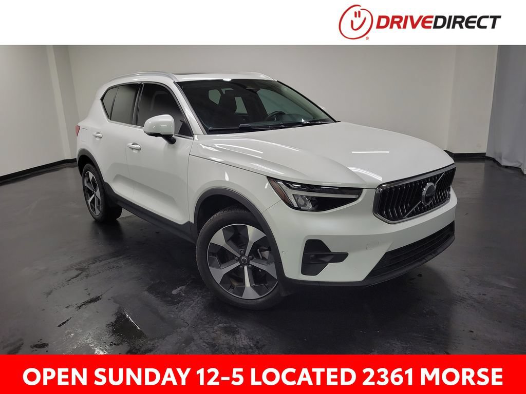 Used 2024 Volvo XC40 B5 Plus AWD/4WD image 1