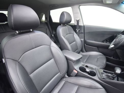 Used 2022 Kia Niro Touring Special Edition FWD image 21