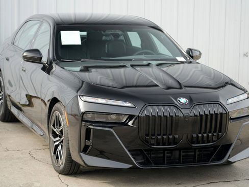 Used 2023 BMW 760i xDrive w/ Executive Package image 66