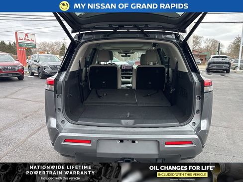 New 2026 Nissan Pathfinder SL image 6