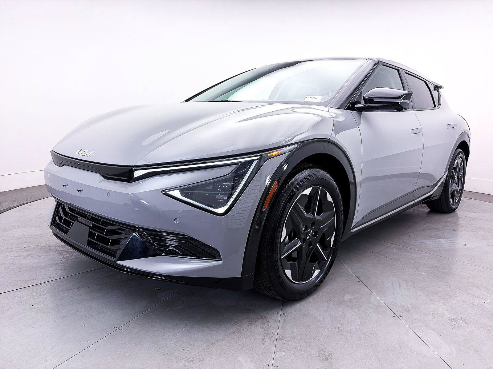 Used 2025 Kia EV6 Wind RWD image 13