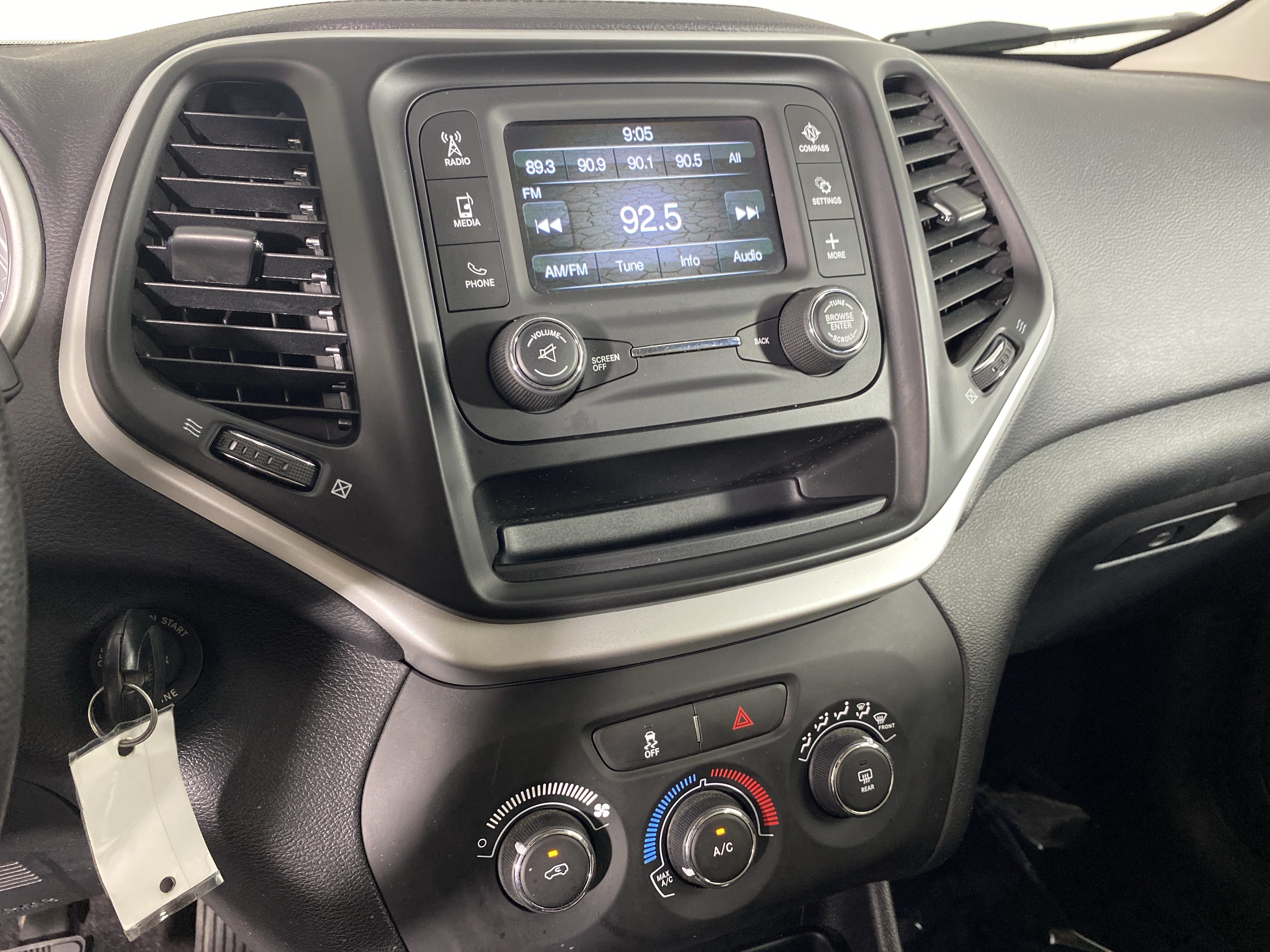 Used 2017 Jeep Cherokee Sport AWD/4WD image 31
