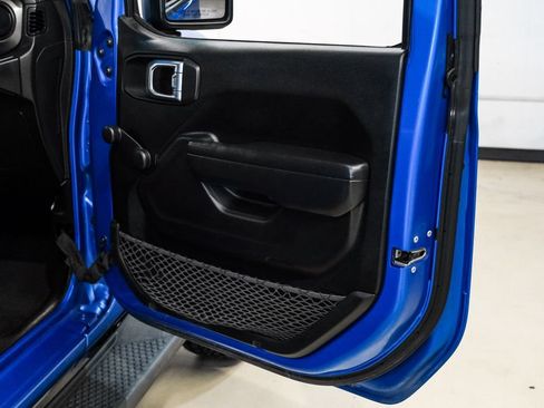Used 2022 Jeep Wrangler Sport AWD/4WD image 37