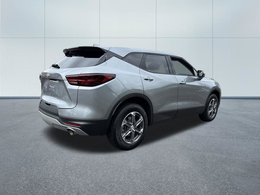 Used 2025 Chevrolet Blazer LT FWD image 5