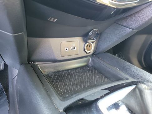 Used 2019 Nissan Rogue S w/ Special Edition Package FWD image 31