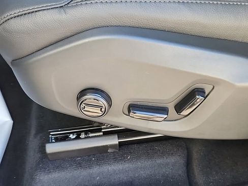 Certified 2025 Volvo XC60 B5 Core w/ Climate Package image 8