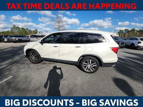 Used 2017 Honda Pilot Touring image 8