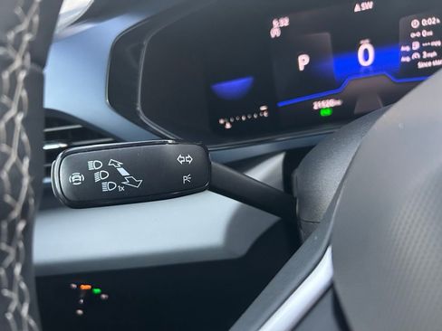 Used 2022 Volkswagen Taos SE w/ Driver Assistance Package image 19