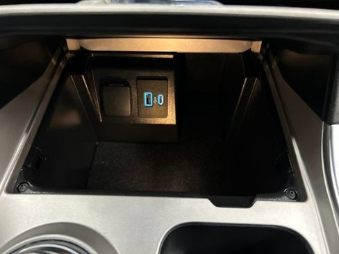 Used 2023 Ford Explorer XLT w/ Equipment Group 202A AWD/4WD image 22