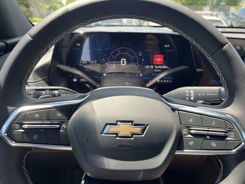 New 2025 Chevrolet Traverse LT w/ Driver Confidence Package FWD image 12