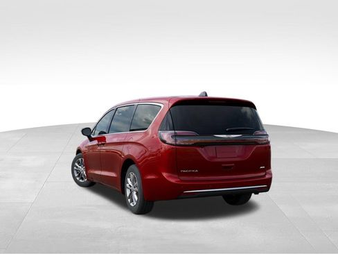New 2026 Chrysler Pacifica Select AWD/4WD image 3