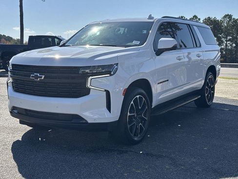 Used 2023 Chevrolet Suburban RST w/ Luxury Package image 5