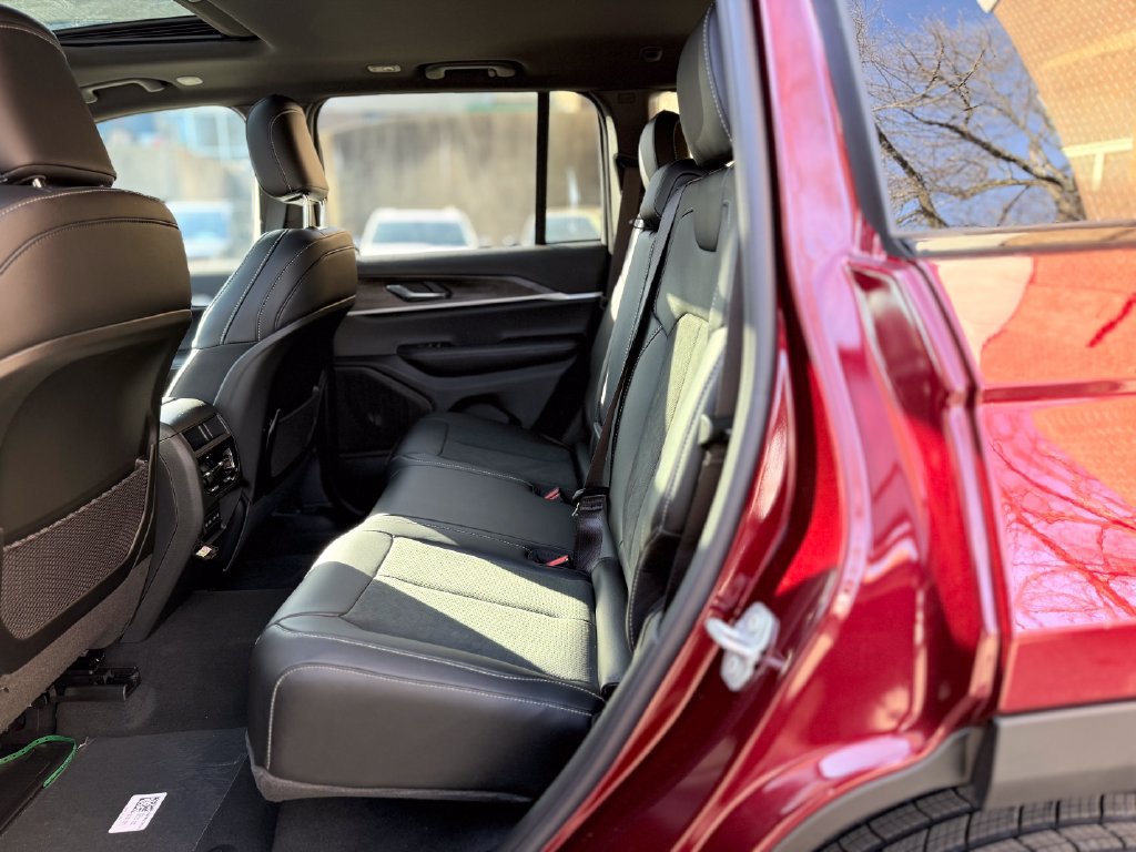 New 2026 Jeep Grand Cherokee Altitude AWD/4WD image 19
