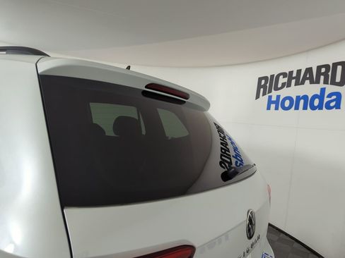 Used 2022 Volkswagen Tiguan SE R-Line image 31