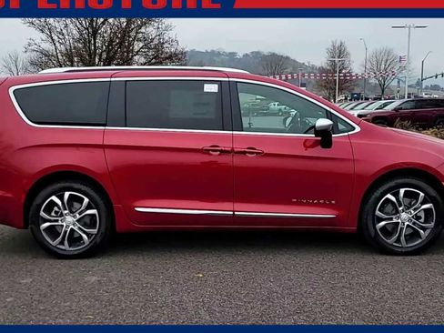 New 2026 Chrysler Pacifica Pinnacle w/ Trailer Tow Group AWD/4WD image 9