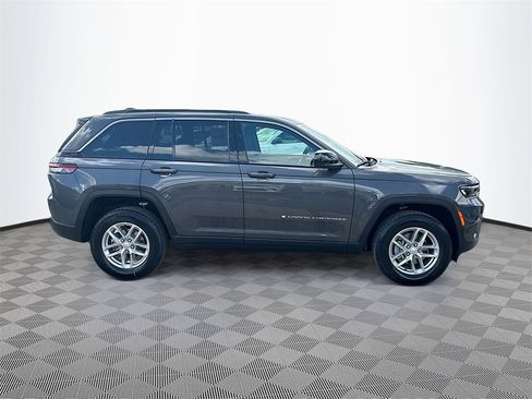 New 2025 Jeep Grand Cherokee Laredo X image 4