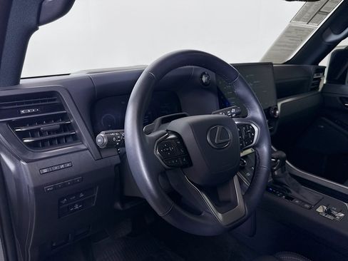 Used 2025 Lexus GX 550 w/ Accessory Package (2T) AWD/4WD image 9