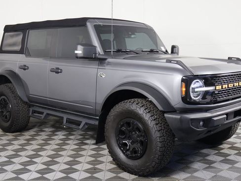 Used 2022 Ford Bronco Wildtrak image 3