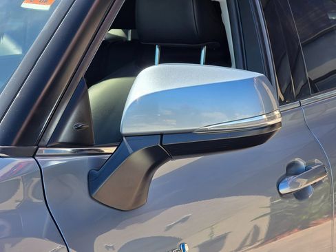 Used 2020 Toyota Highlander XLE image 9