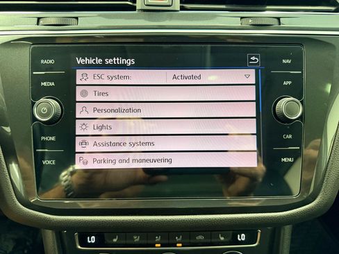 Used 2018 Volkswagen Tiguan SEL w/ 3rd Row Seat Package AWD/4WD image 46