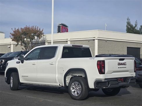 New 2026 GMC Sierra 1500 SLE image 6