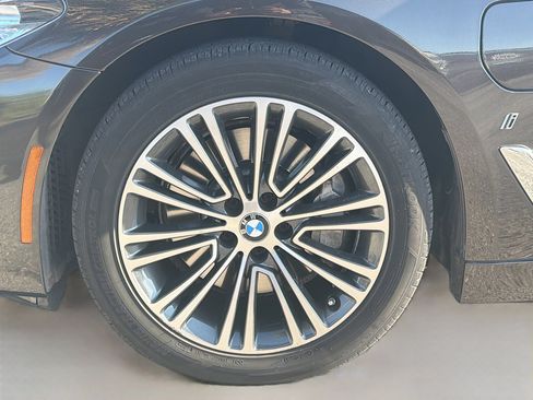 Used 2019 BMW 530e xDrive w/ Convenience Package image 40