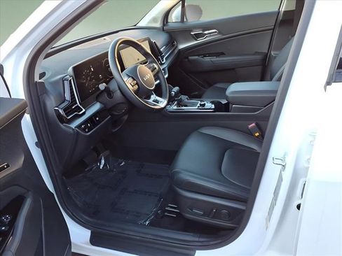 Used 2025 Kia Sportage SX image 11
