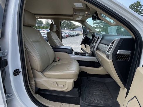Used 2017 Ford F250 Lariat w/ Lariat Ultimate Package AWD/4WD image 31