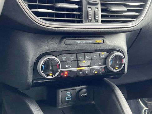 Used 2022 Ford Escape SEL w/ Class II Trailer Tow Package image 17