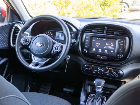 Used 2020 Kia Soul S FWD image 11