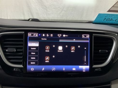 Used 2023 Chrysler Pacifica Touring-L FWD image 35