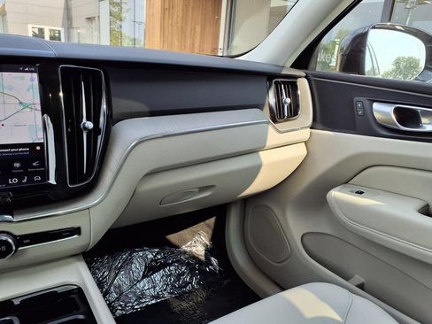 Used 2023 Volvo XC60 B5 Plus AWD/4WD image 18