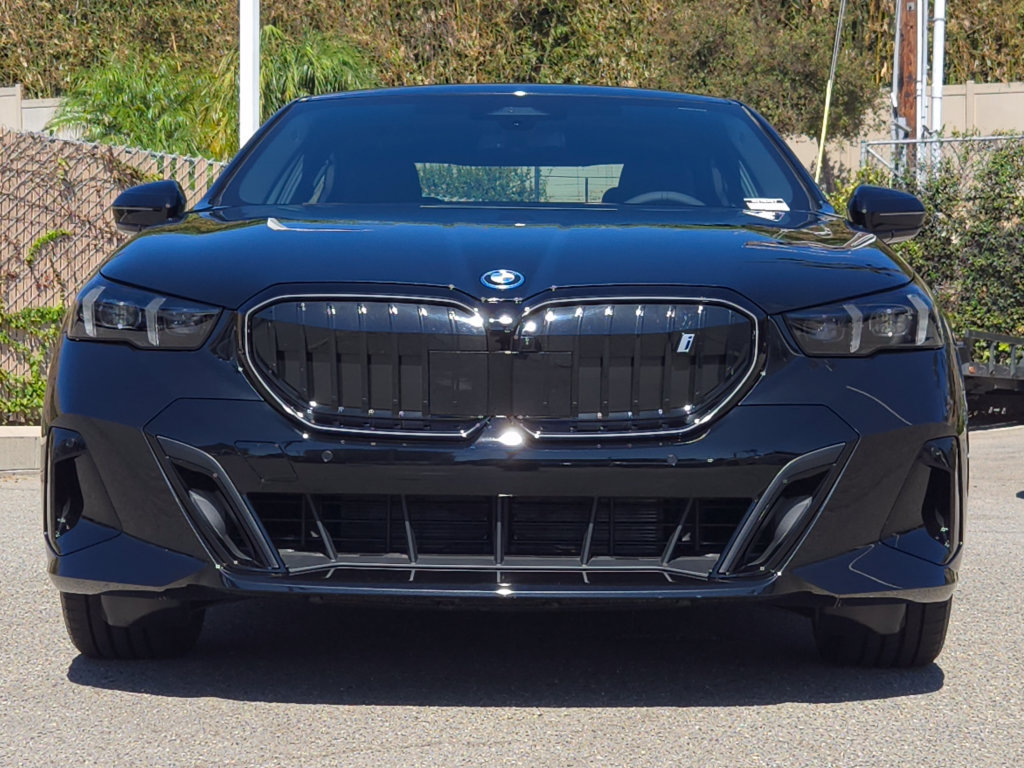 New 2027 BMW i5 eDrive40 w/ M Sport Package RWD image 2