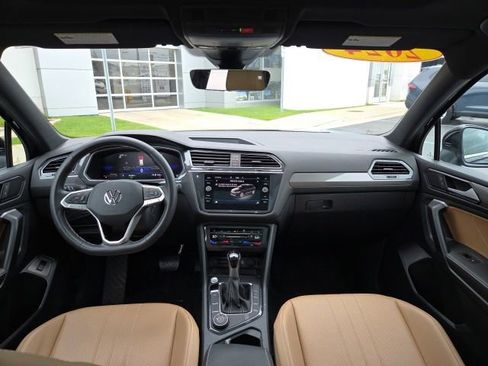 Used 2024 Volkswagen Tiguan SE w/ Panoramic Sunroof Package AWD/4WD image 23
