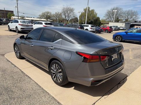 Used 2023 Nissan Altima 2.5 SV FWD image 6