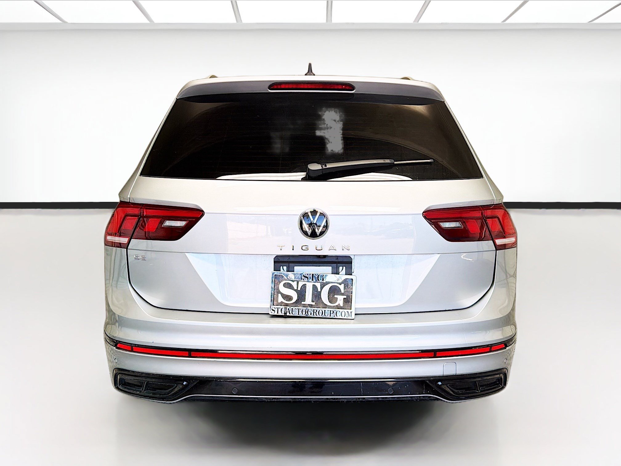 Used 2023 Volkswagen Tiguan SE R-Line FWD image 5