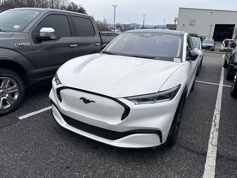 Used 2023 Ford Mustang Mach-E Premium image 8