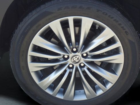 Used 2020 Toyota Highlander Platinum image 9