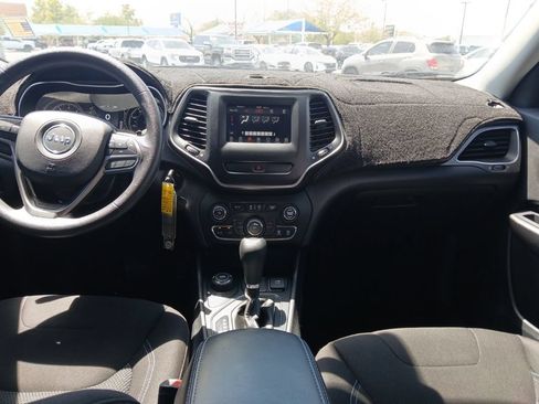 Used 2019 Jeep Cherokee Latitude w/ Popular Appearance Group AWD/4WD image 12